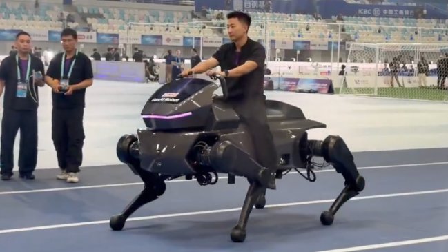 Çin'de Humanoid Robot, Robot Ata Biniyor: Geleceğin Taşımacılığı