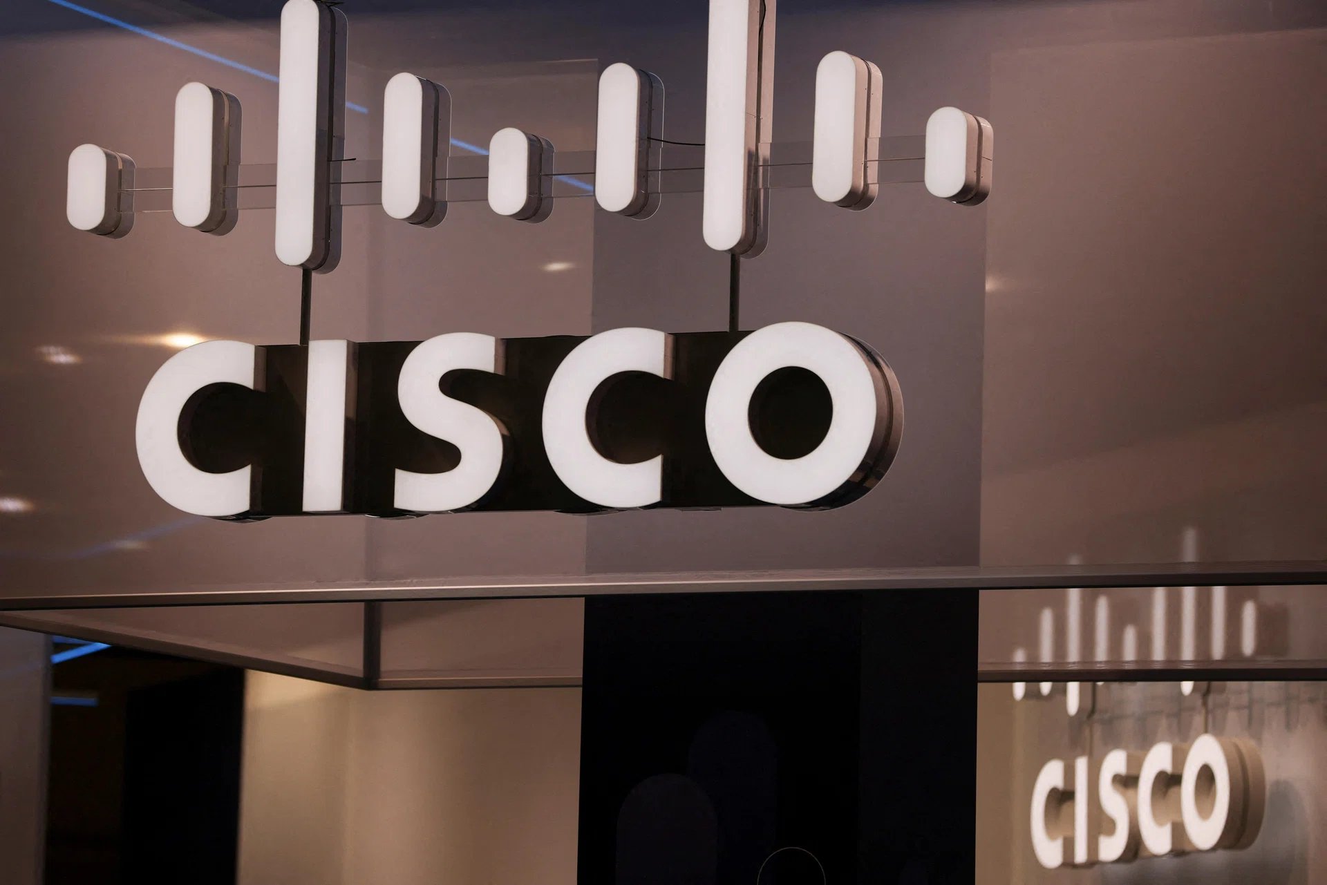 Cisco, Yapay Zeka Harcamalarıyla Gelir Tahminlerini Aştı