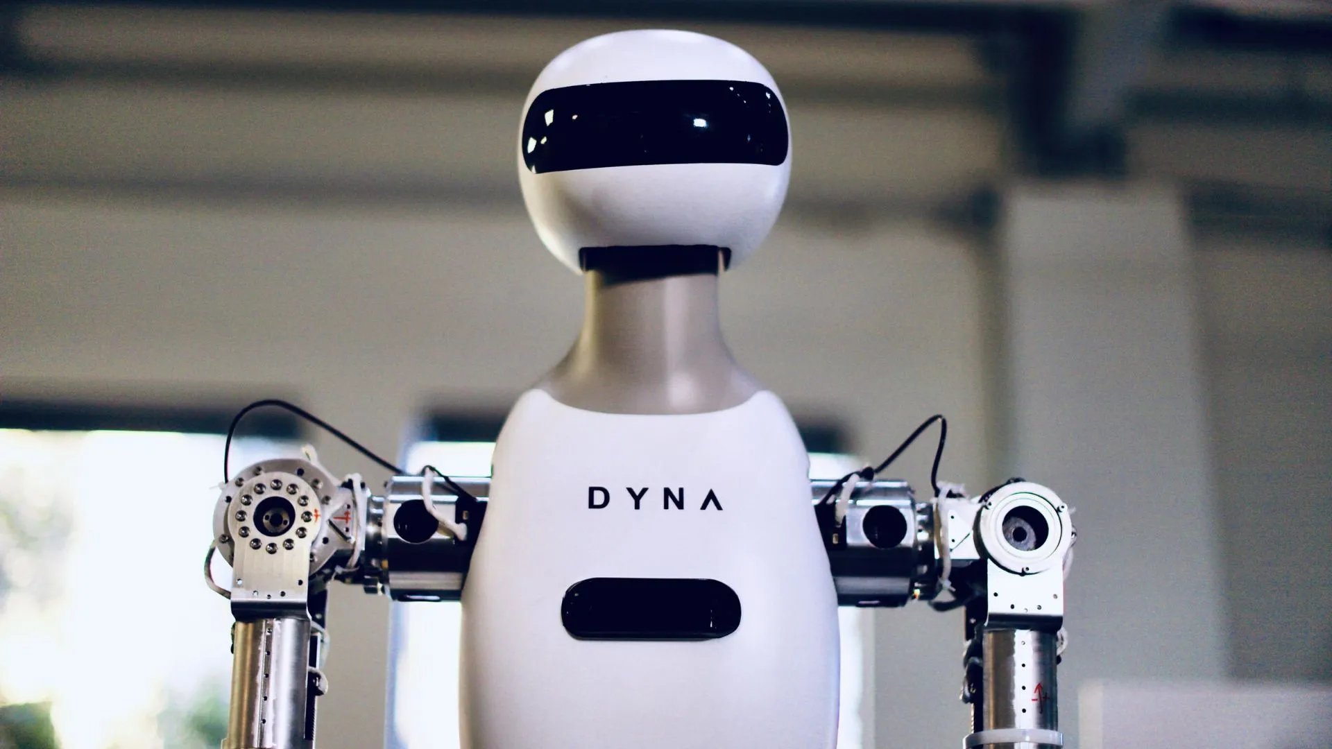 Dyna Robotics'in Yeni Robotu, İnsan Videolarıyla Öğreniyor ve Başarı Oranı Yükseliyor