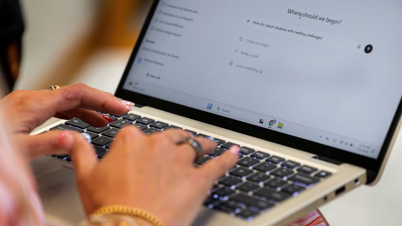 Eğitimde Yapay Zeka Okuryazarlığı: Öğretmenler Yeni Yaklaşımlar Benimsiyor