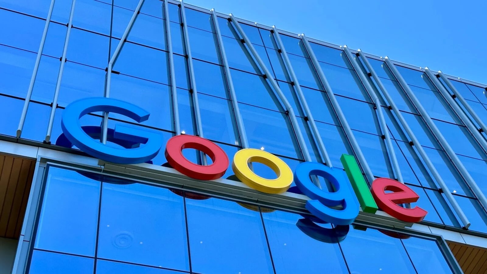 Google, Android Geliştiricileri için Yeni Gereksinimler ve AI Seyahat Rezervasyonu Başlattı