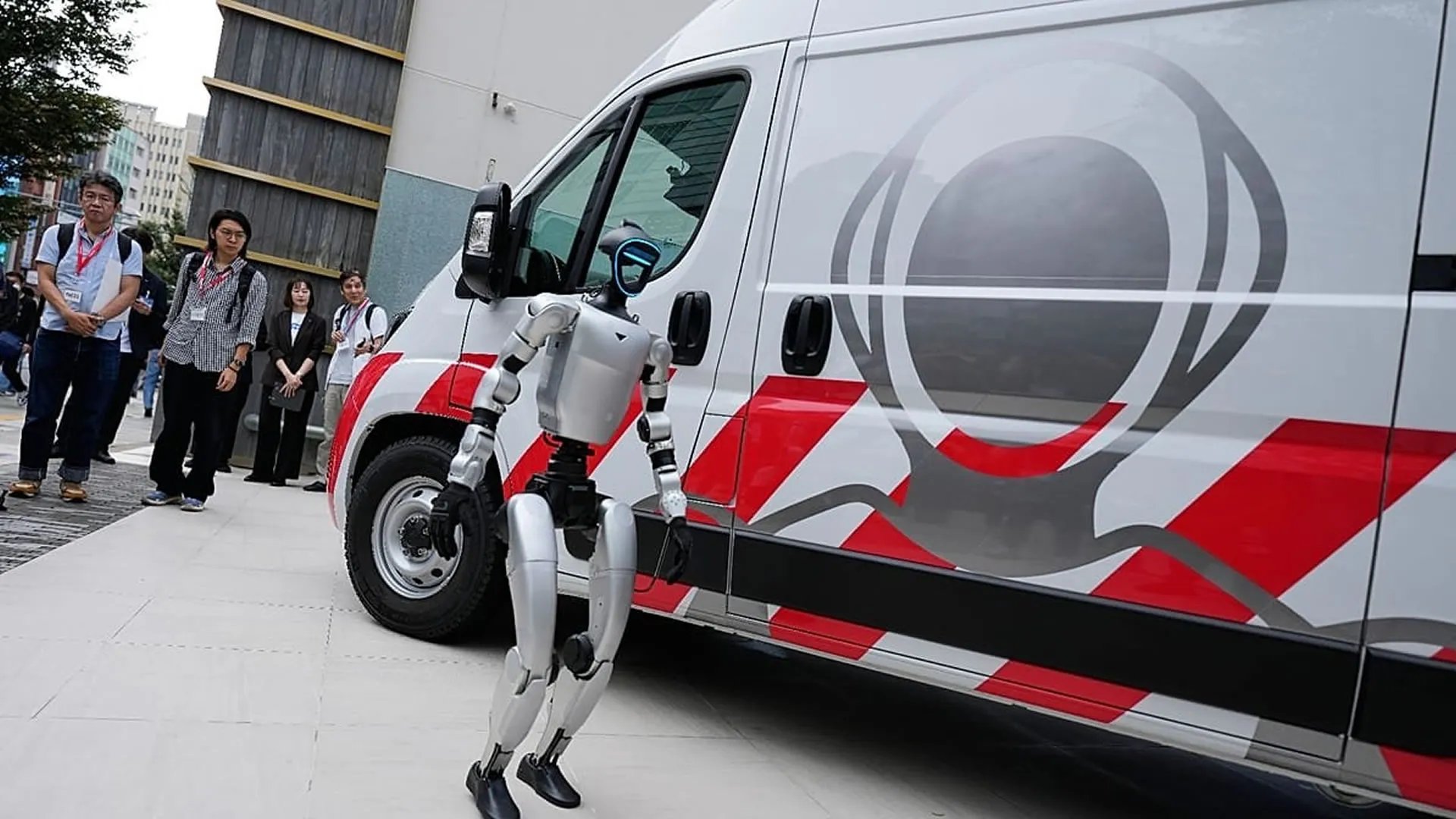 Japonya, İlk Robot Ambulansını Tanıttı
