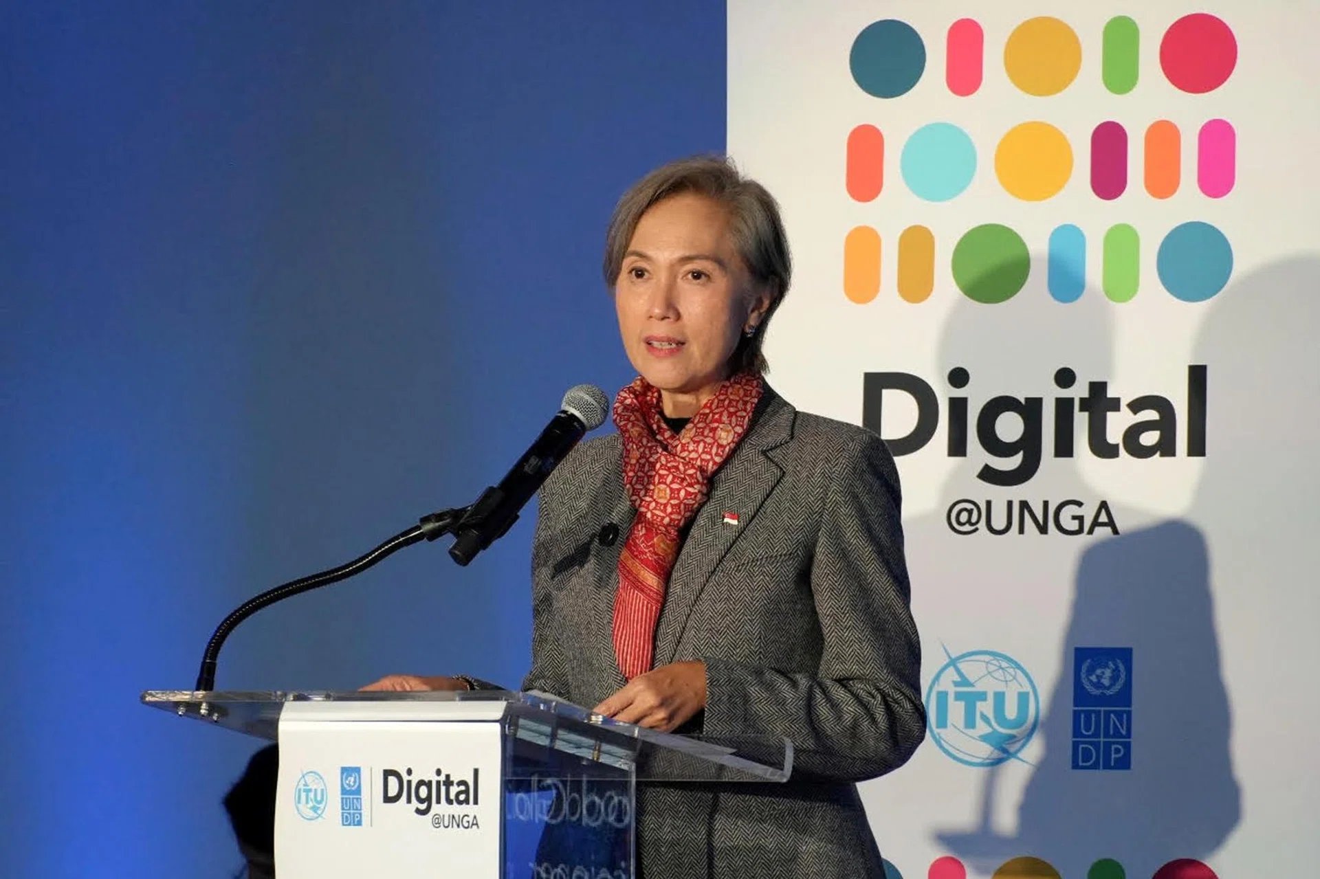 Josephine Teo: Yapay Zeka İnovasyonu İnsanlar Üzerindeki Etkisiyle Ölçülmeli