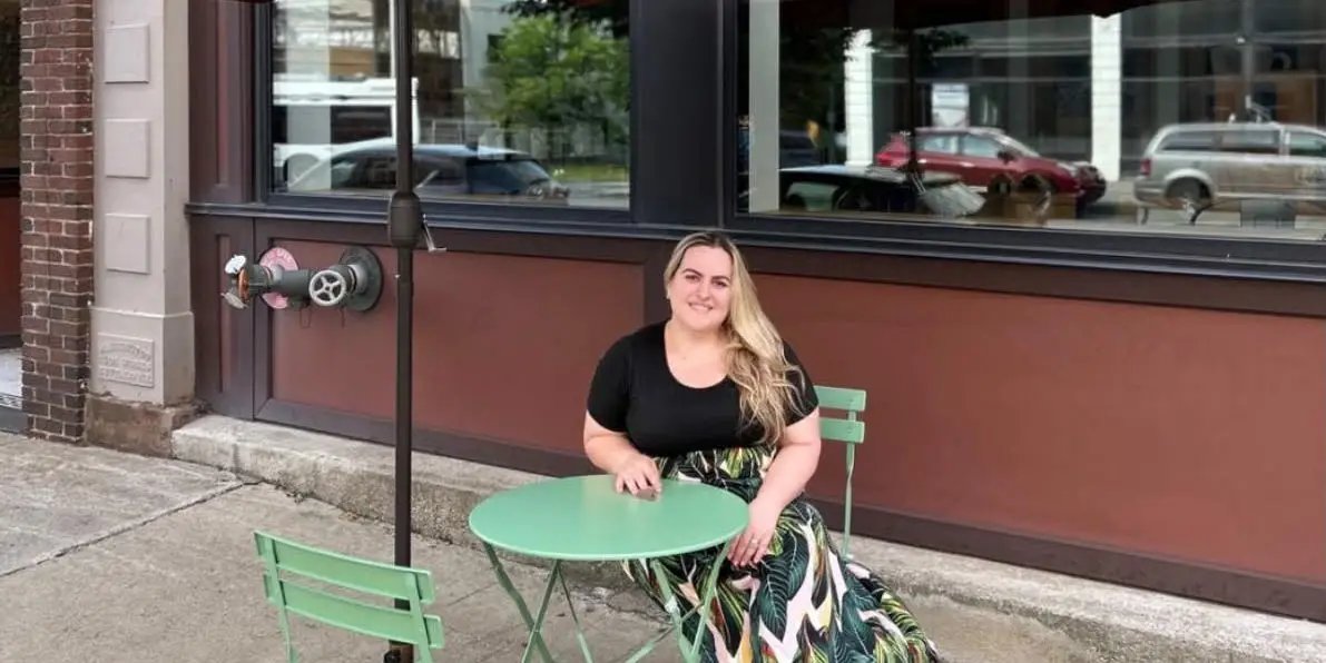 Kahve Dükkanı Sahibi, AI ile Menü Posterine Tepki Aldı