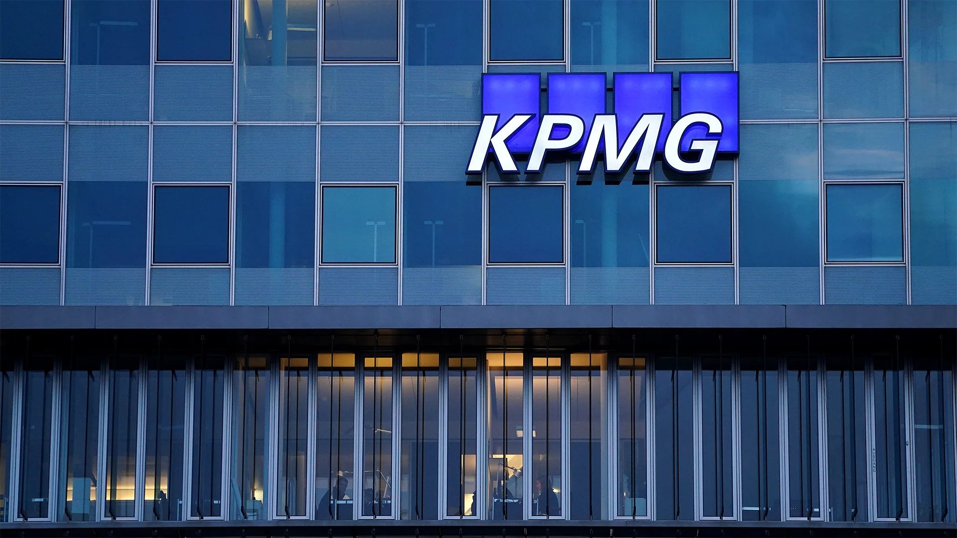 KPMG'nin Staj Yatırımı: Şirketlerin Göz Ardı Edemeyeceği Bir AI Sorunu