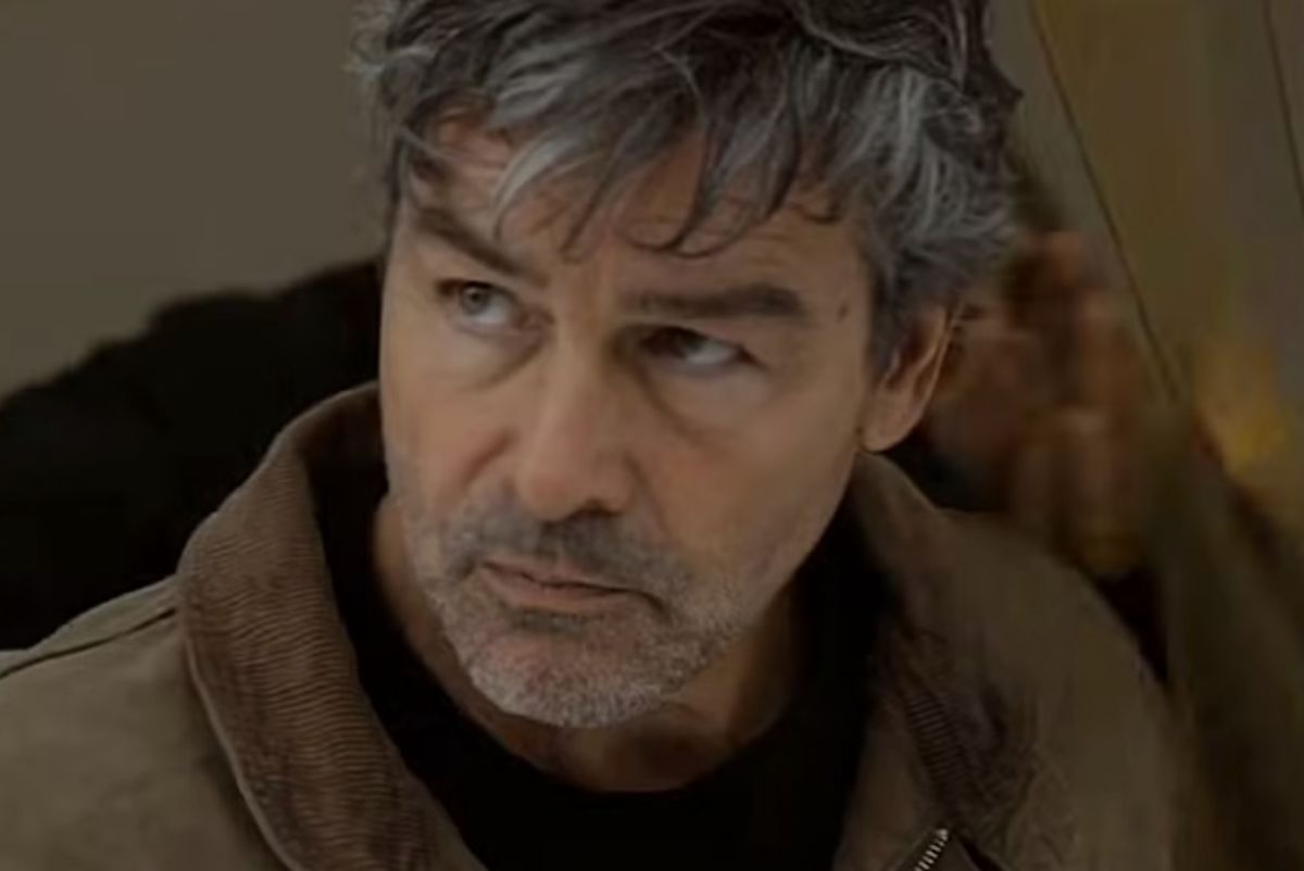 Kyle Chandler, Hal Jordan'ın AI Tehditine Karşı Mücadelesini Anlatıyor