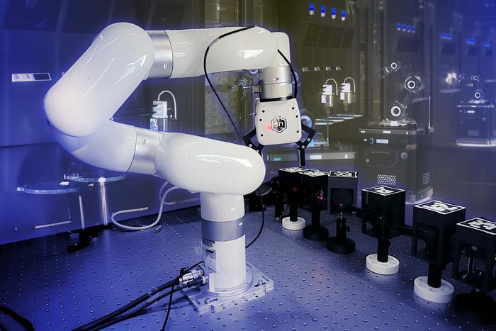 MIT'nin Robot Laboratuvarı: Hassas Optik Deneyleri Otonom Olarak İnşa Ediyor
