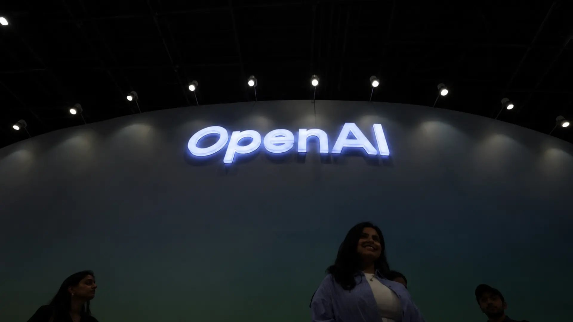 OpenAI, ChatGPT Kullanıcılarının Görsellerini İzinsiz Paylaştı