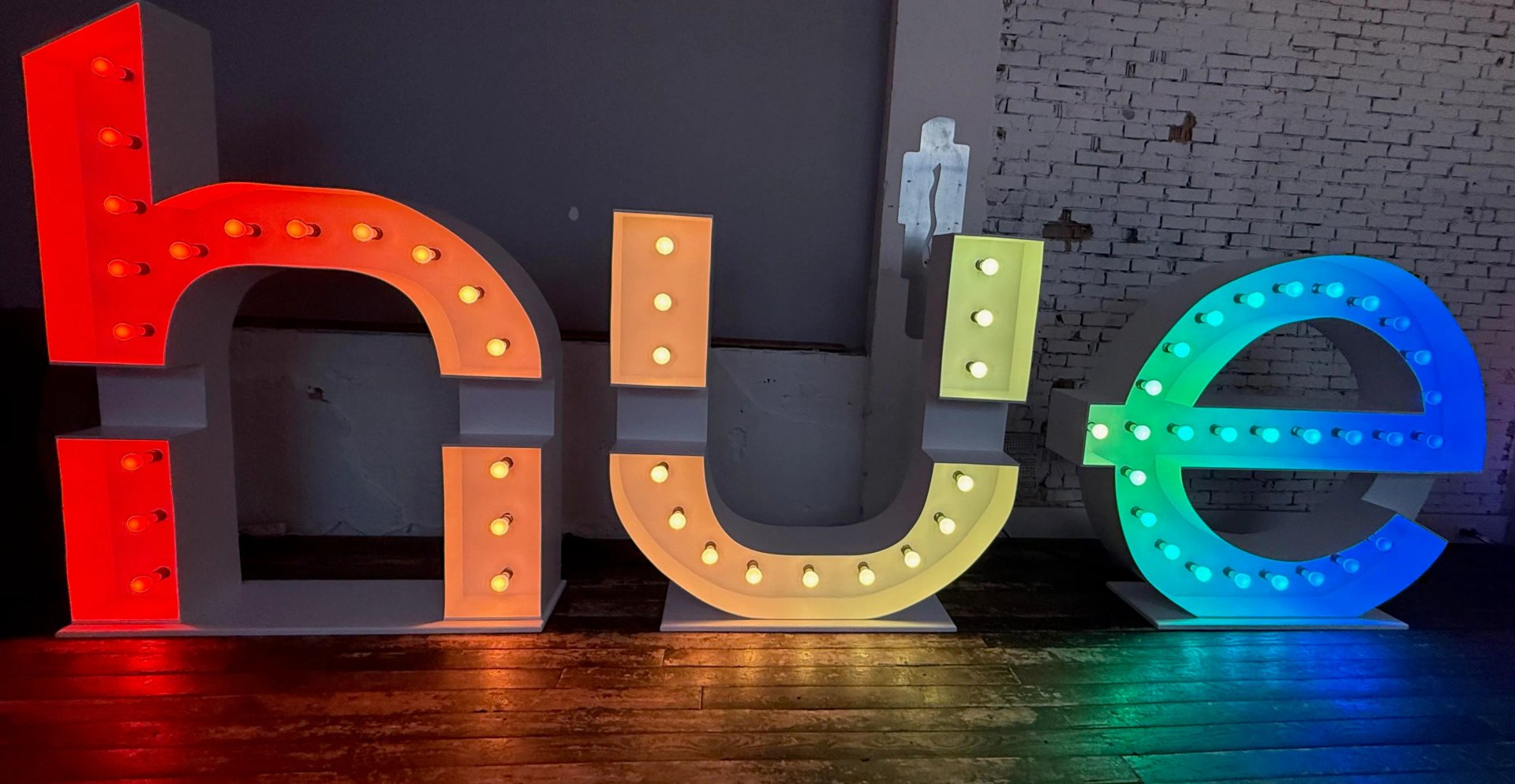 Philips Hue Uygulaması Artık Akıllı Işıkları Doğal Dille Kontrol Edebiliyor