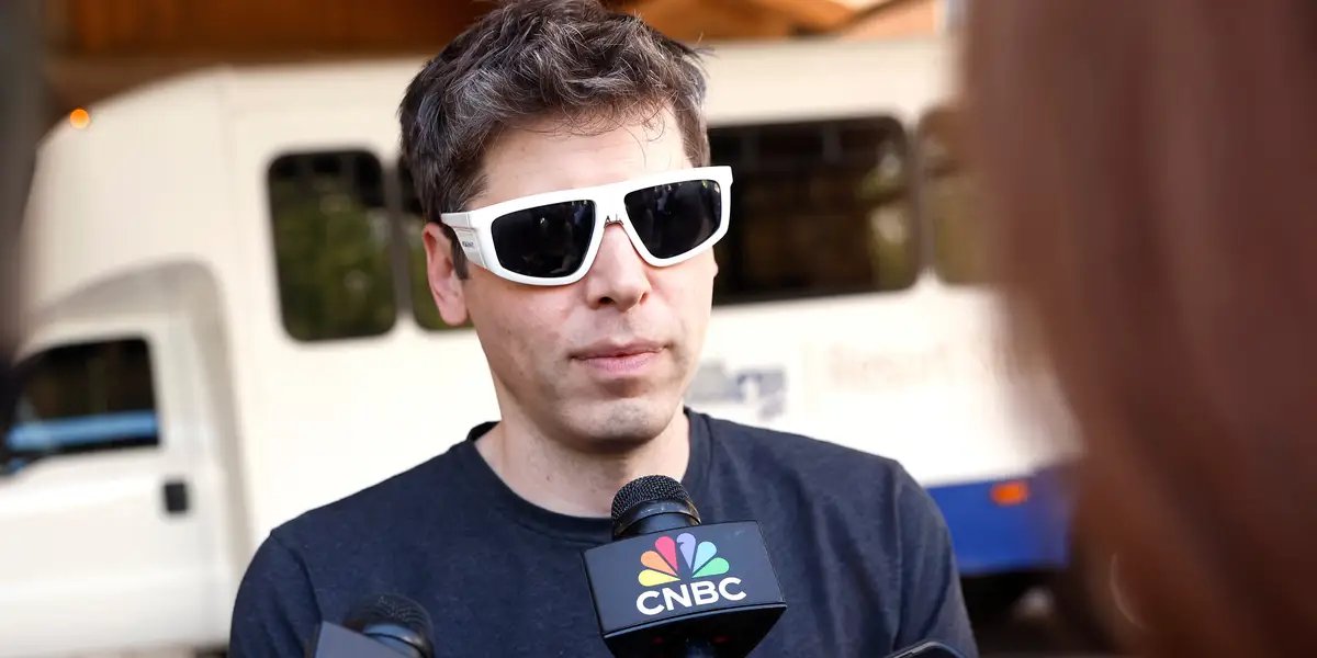 Sam Altman, Akıllı Gözlükleri Rahatsız Buldu: 'Kamera ile Konuşmak Zor'
